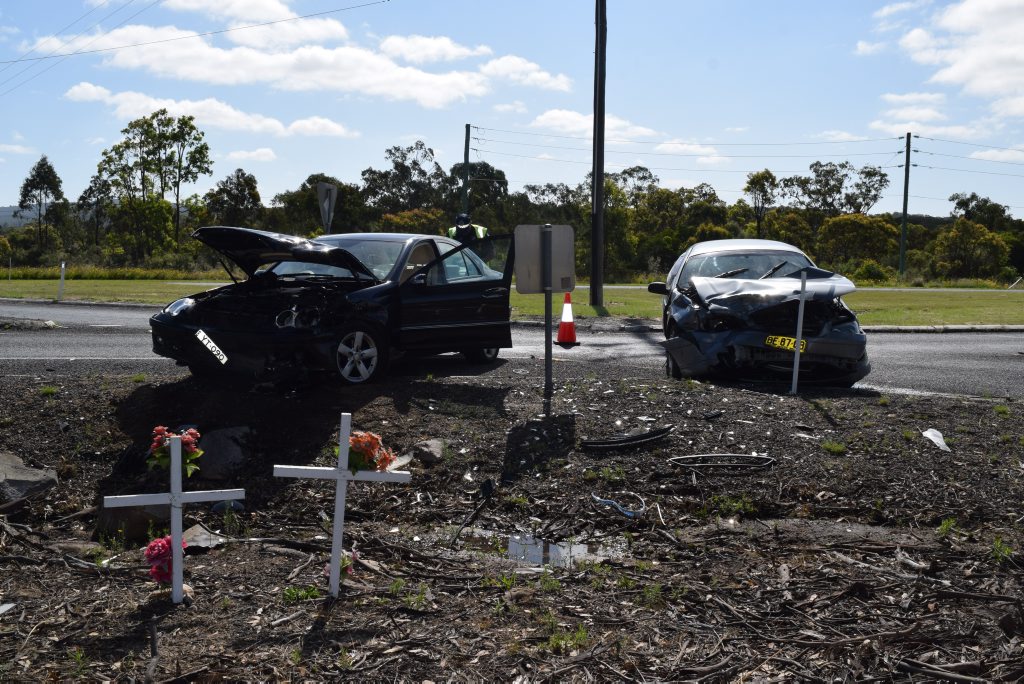 LUCKY ESCAPE: Two New South Wales drivers have has an accident on the New England Highway at the Wallangarra/ Stanthorpe turn-off. Photo Lisa Googe / Stanthorpe Border Post